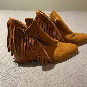 fringed boots size 10 Mia